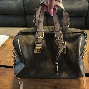 Micheal Kors medium traveler crossbody